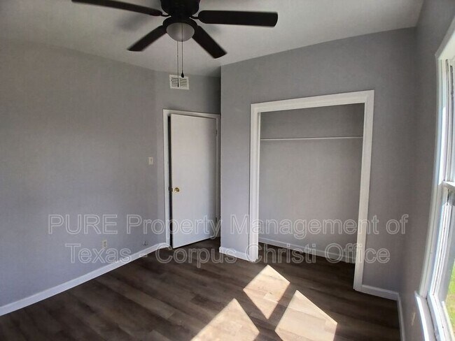 Building Photo - 1506 Crosby St