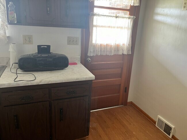 Kitchen Entry- Porch - 86 Beech St