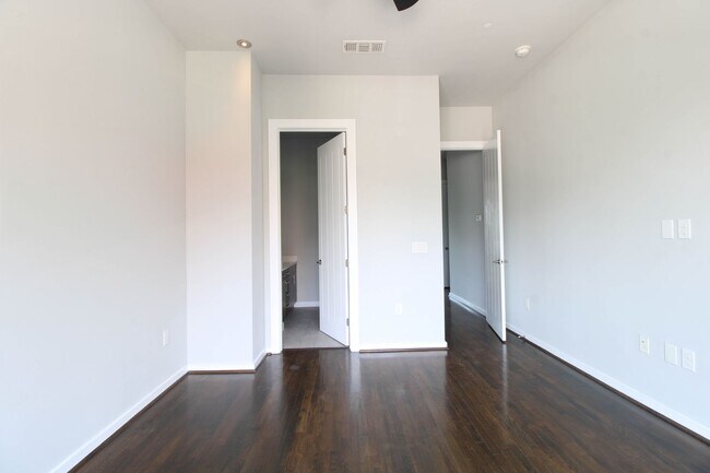 Building Photo - 116 Newell Ave