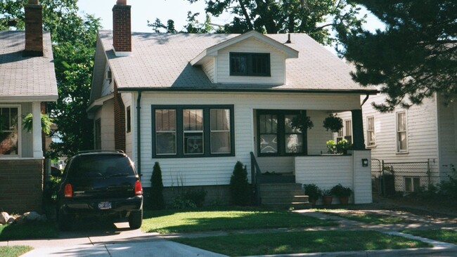 Building Photo - 212 E Saratoga St