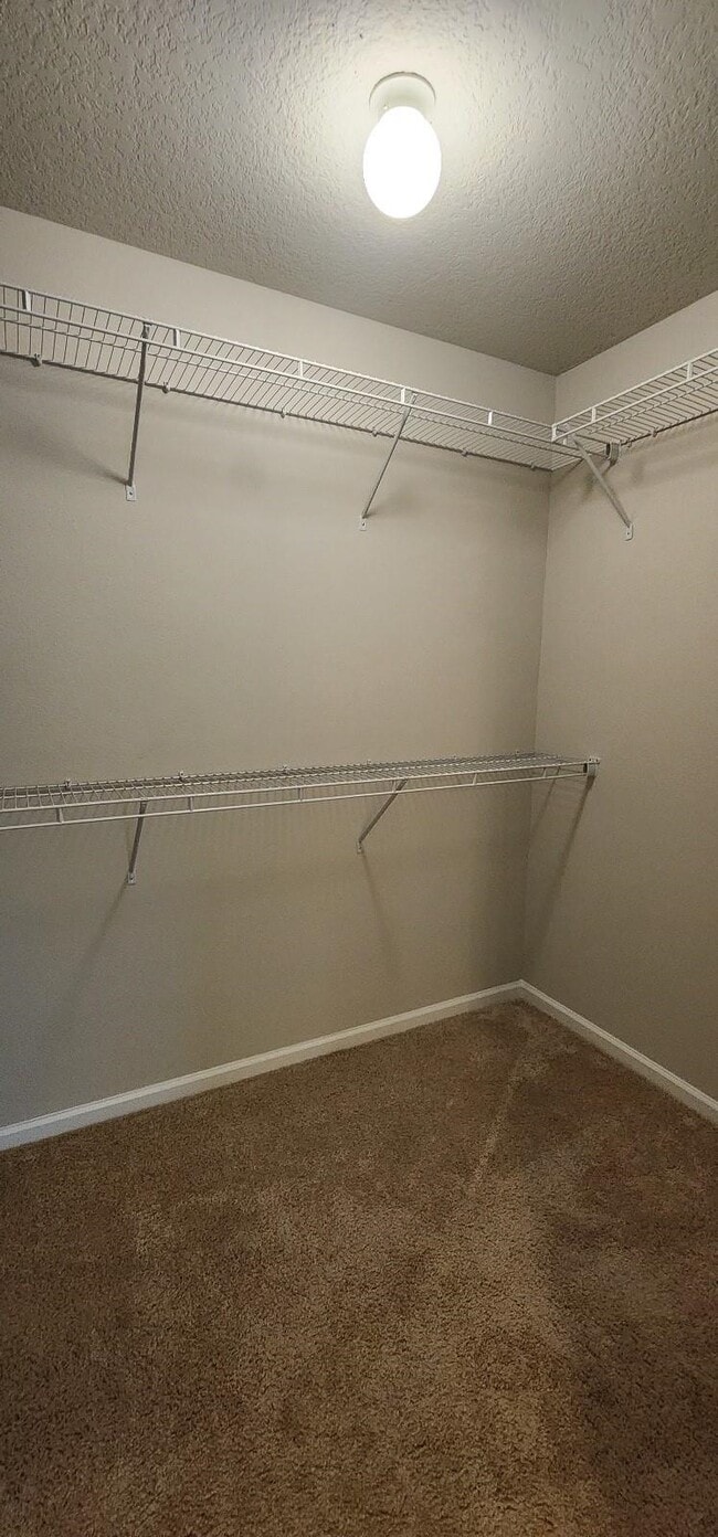 Building Photo - 226 Lost Lake Dr