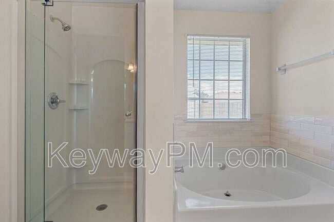 Building Photo - 224 Taylor Cir