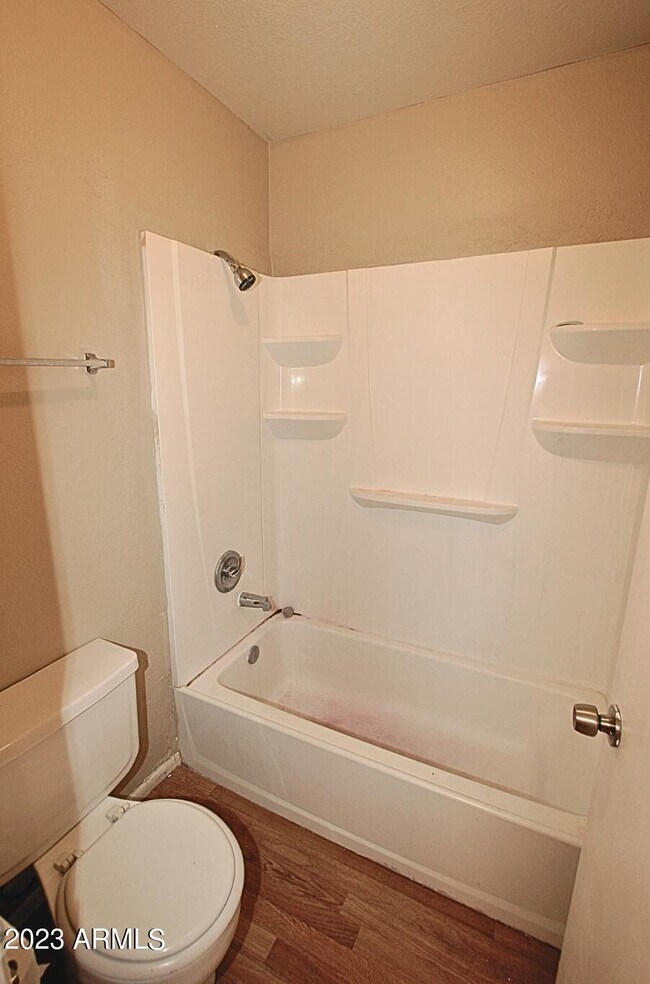 Building Photo - 410 E 9th Ave