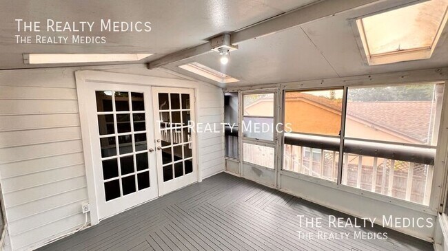 Building Photo - 10207 Comfort Cir