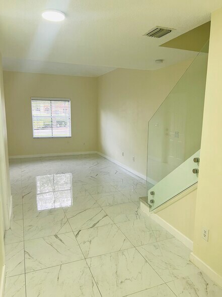 Building Photo - 4950 White Mangrove Way E