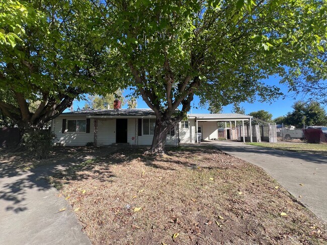 Building Photo - Beautiful 3 Bed / 2 Bath Home