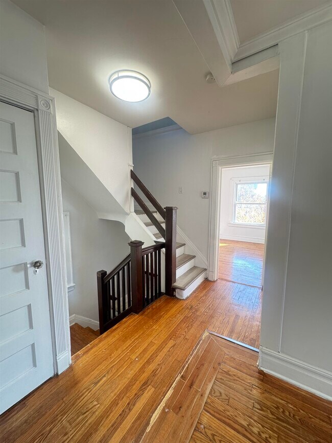 Building Photo - 323 Devon St