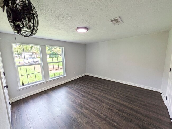 Building Photo - 1125 N Tannahill St