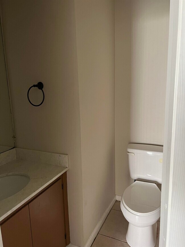 Building Photo - 2325 W Pensacola St