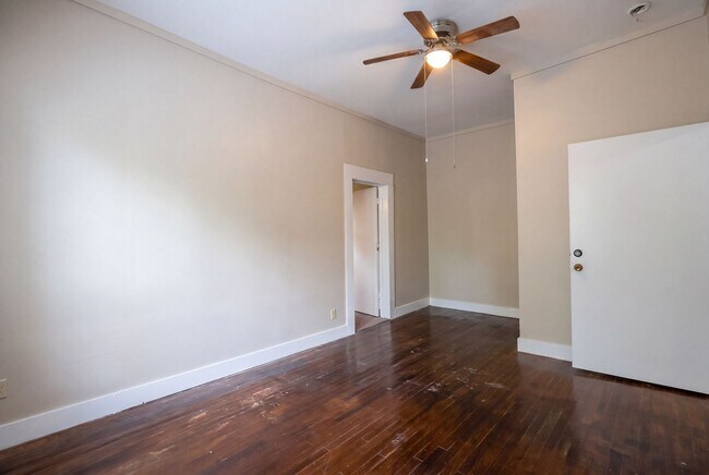 Building Photo - Classic Charm with Modern Updates – Spacious 4 Bedroom Rental