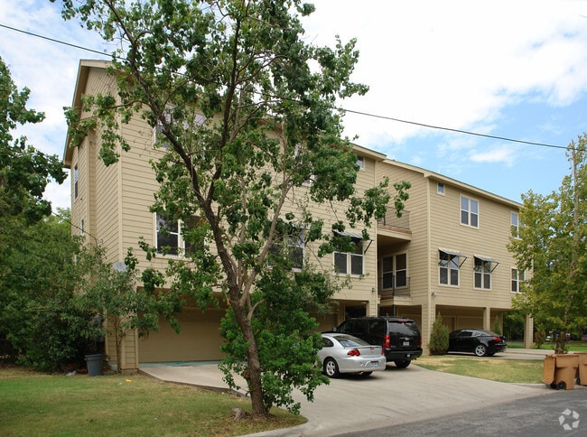 Building Photo - 3500 Duval St