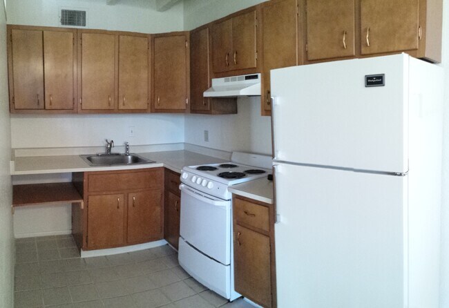 Building Photo - Beautiful 1 Bedroom Condominium!