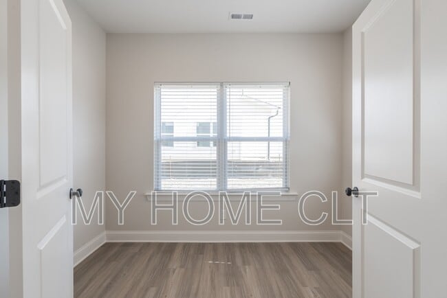 Building Photo - 3636 Trull St