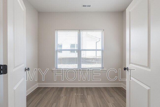 Building Photo - 3642 Trull St