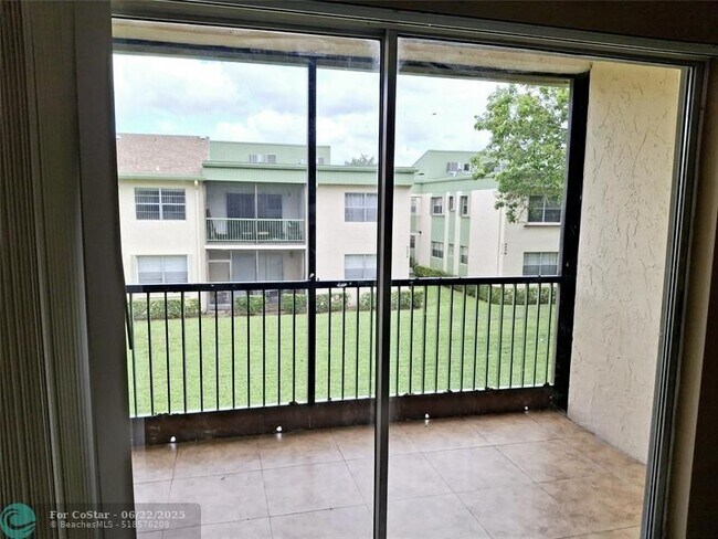 Building Photo - 4277 NW 89th Ave