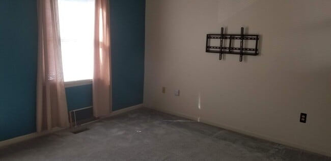 Building Photo - 2BR/1.1BA Townhouse in Newark!