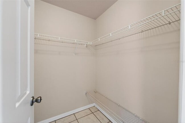 Building Photo - 4517 Oak River Cir