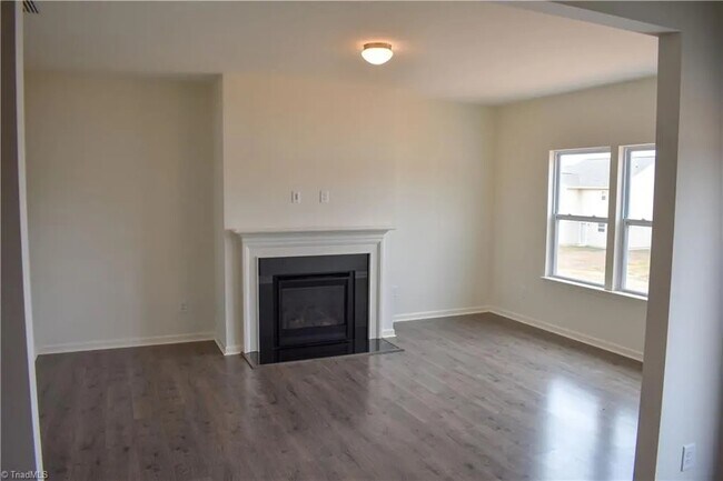 Building Photo - 5014 Red Poll Dr