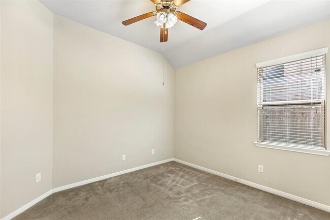 Building Photo - 2471 Garden Falls Dr