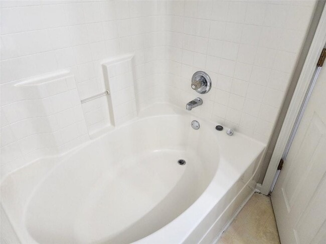 Building Photo - 6129 Brookechase Ln