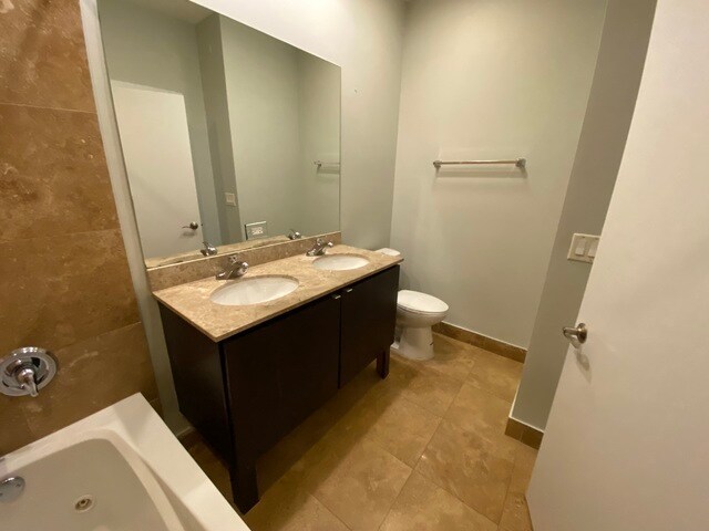 Building Photo - 1714 W Warren Blvd