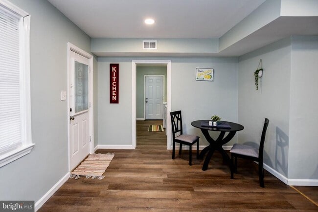 Building Photo - 3802 Cedar Dr