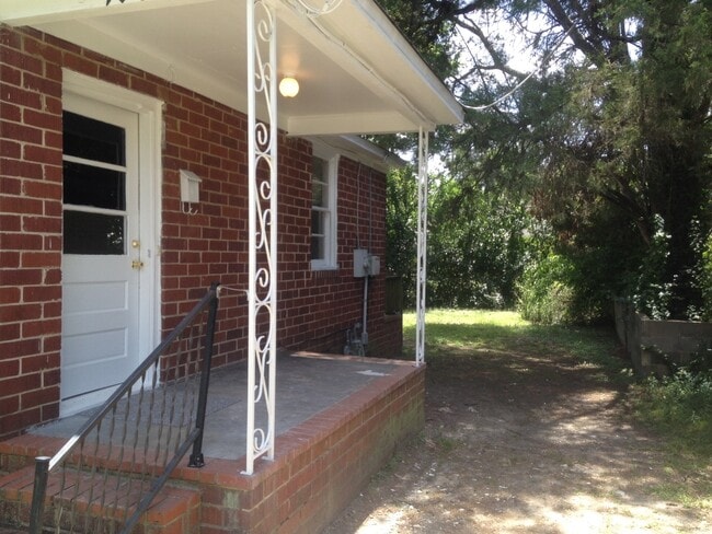 Building Photo - **AVAILABLE NOW**2 bedroom / 1 bathroom Home for Rent in Columbus, GA