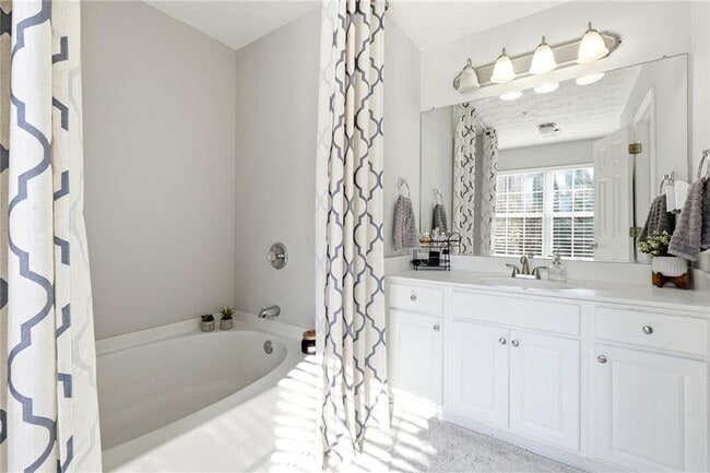 Building Photo - 410 Lantern Ln