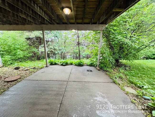 Building Photo - 9120 Trotters Ln