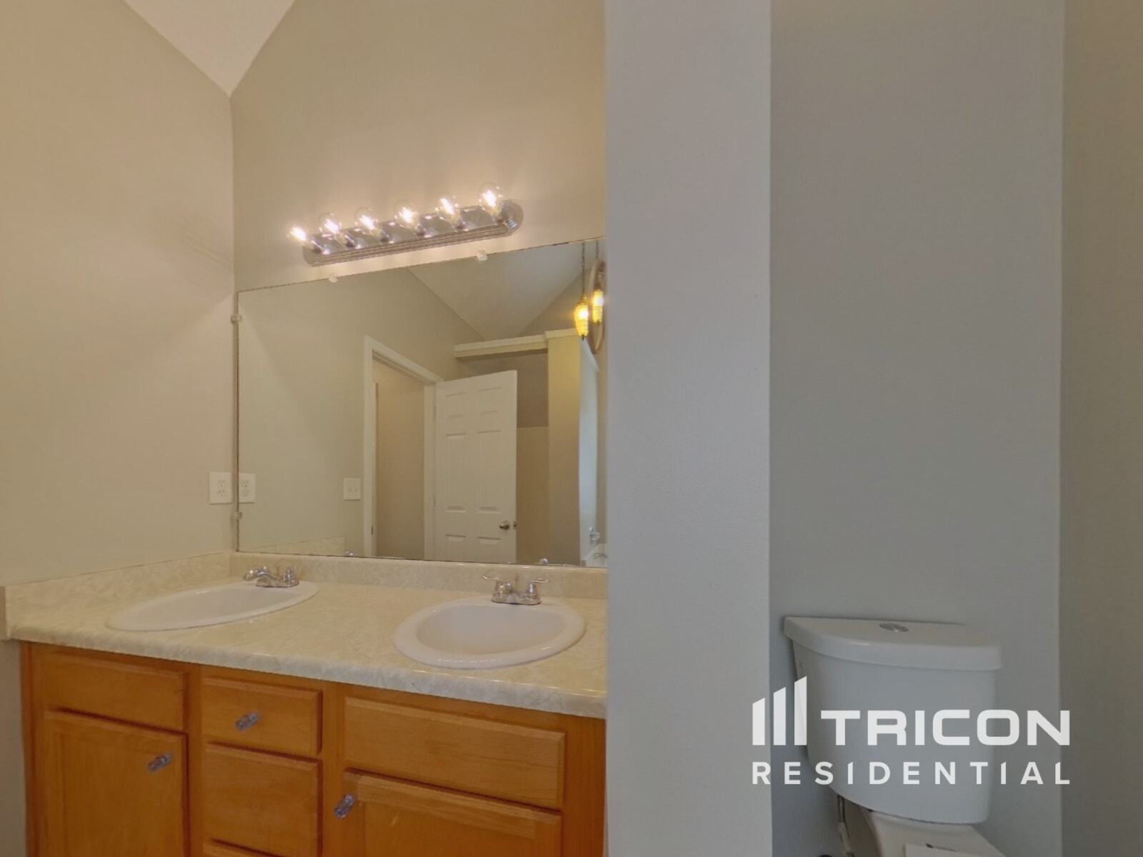 Building Photo - 9765 Moss Pointe Path