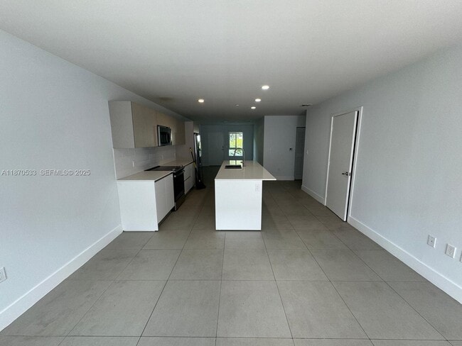 Building Photo - 2555 NE 193rd St