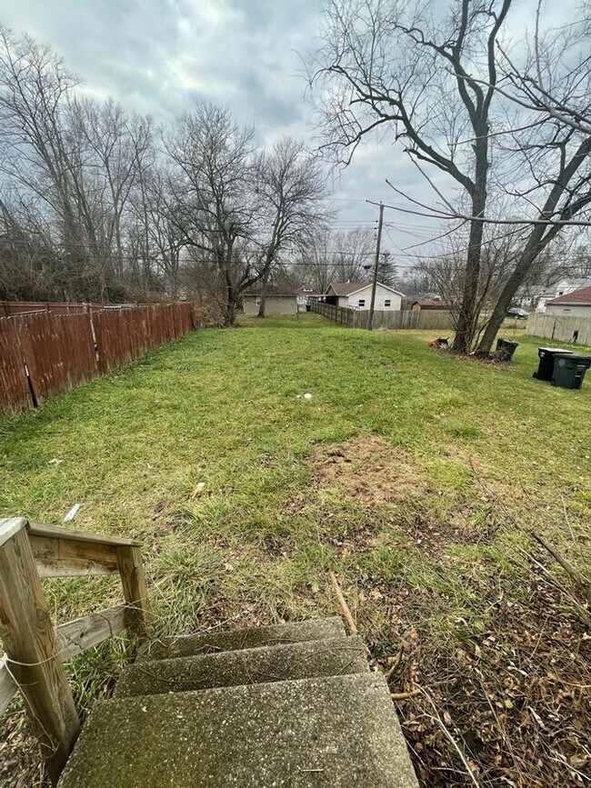 Building Photo - 1909 S Brookfield St