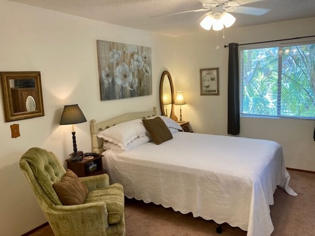 Building Photo - Captains' Lodge Old Homosassa