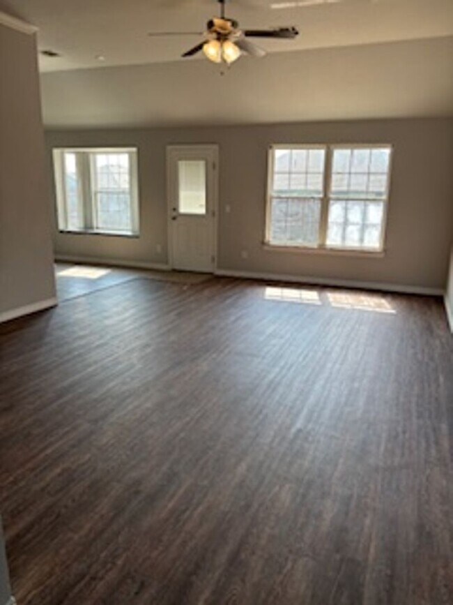 Building Photo - 4013 Red Apple Terrace