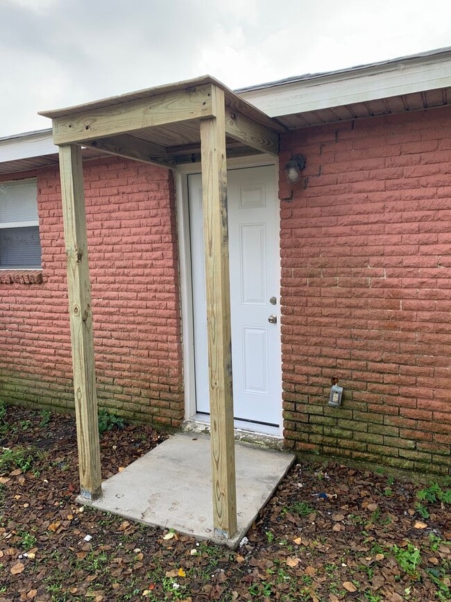 Building Photo - 1820 Tricou St