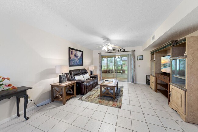 Building Photo - 4420 Santa Barbara Blvd