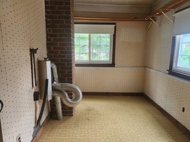 Building Photo - 285 Main St