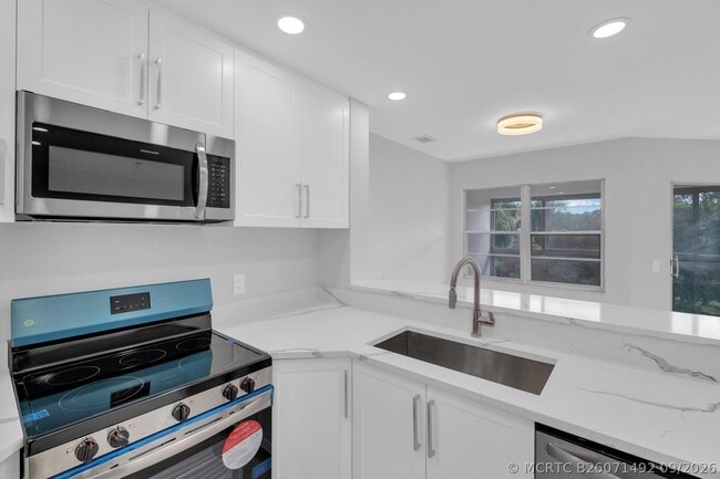 Building Photo - 12600 SW 5th Ct