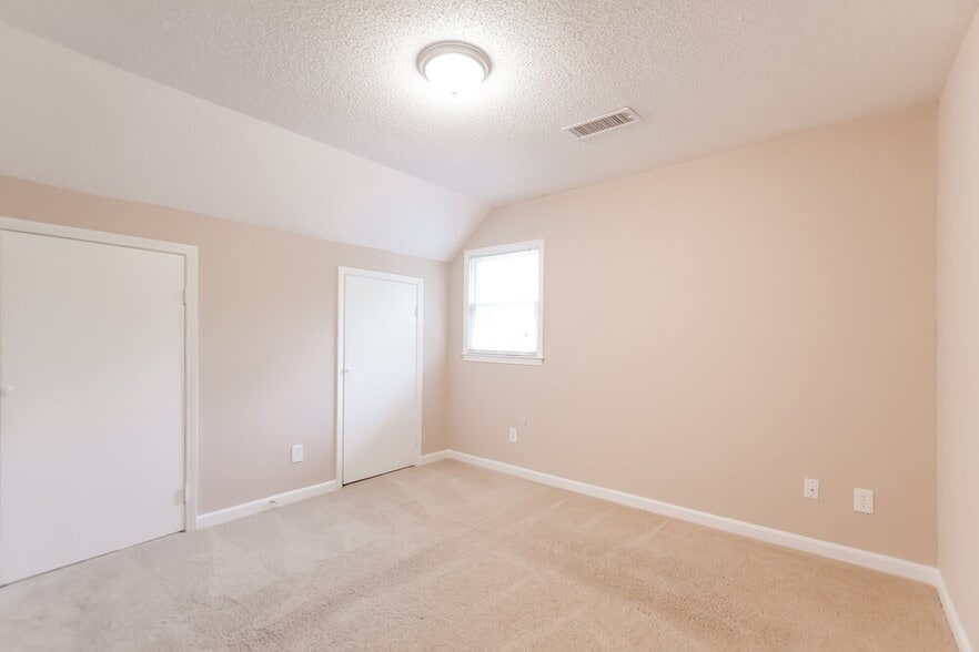 Building Photo - 3539 Pine Grove Dr