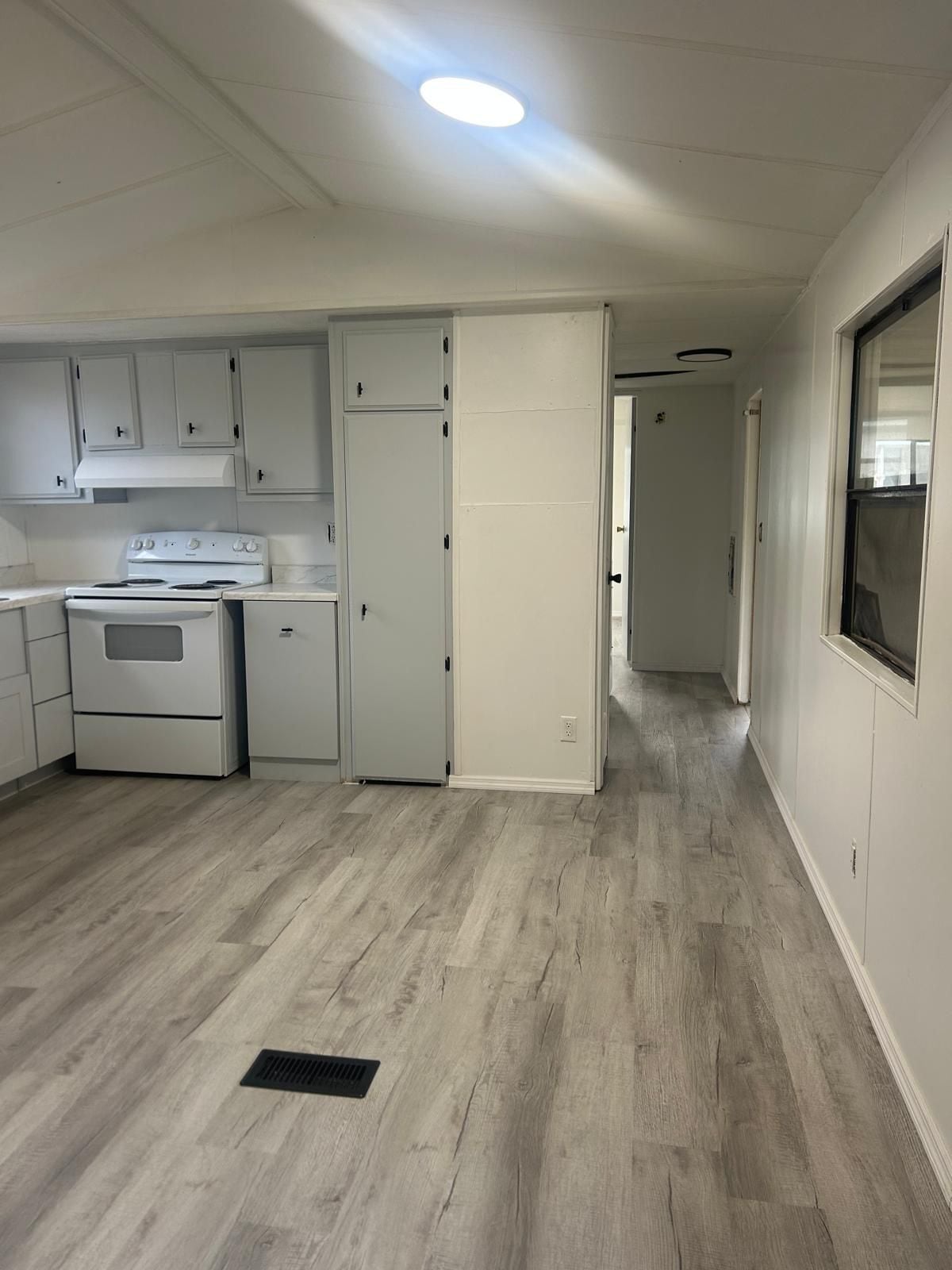 Building Photo - 8834 SE 144th St