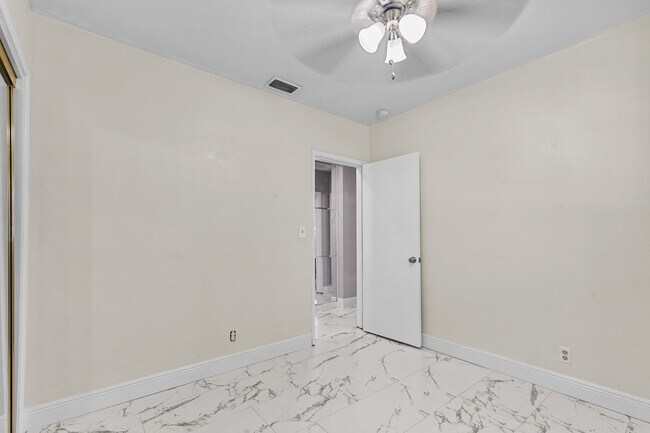 Building Photo - 1820 SW 22nd Ave