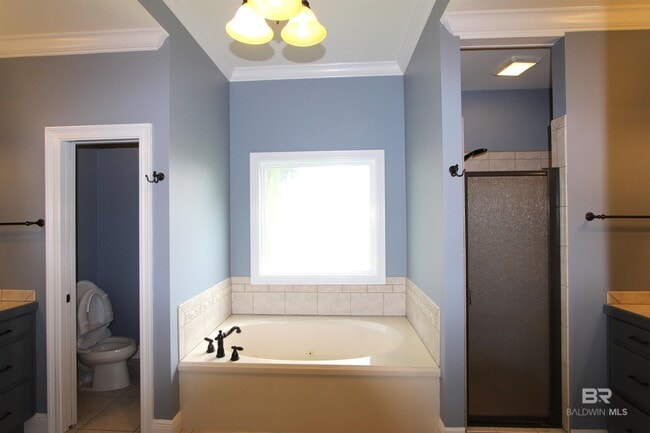 Building Photo - 9948 Sommerset Dr