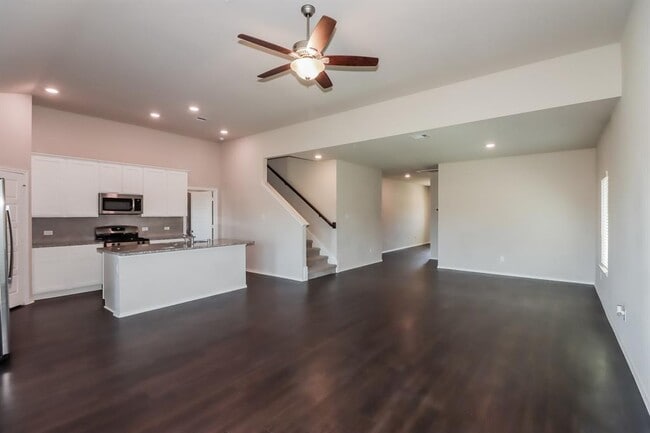 Building Photo - 331 Jewett Meadow Dr
