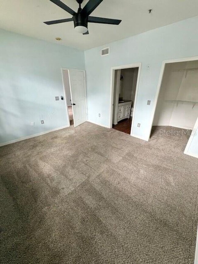 Building Photo - AVAILABLE NOW: First-floor 2-bedroom, 1-bath condo in Gated Community