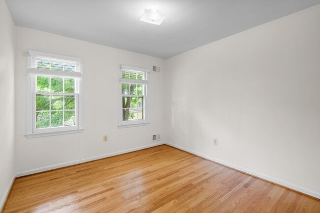 Building Photo - 4 Bed 3 Bath - Silver Spring Single Family...