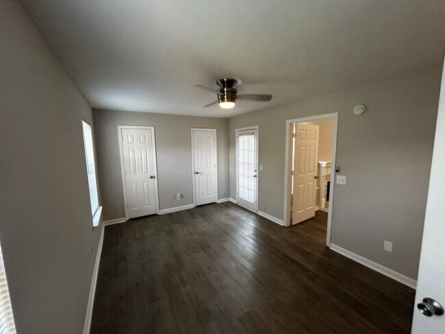 Building Photo - Nice ranch 3/2 with garage. Just renovated