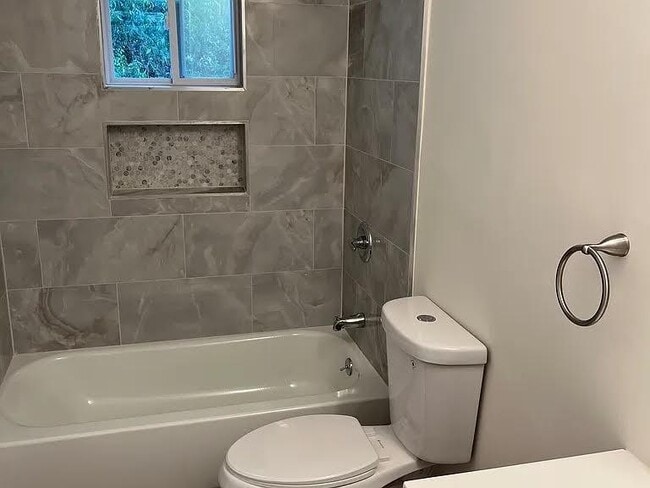 Building Photo - 320 Camfield Ct SW