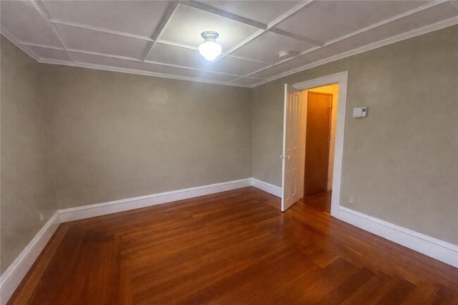 Building Photo - 52 Manning St