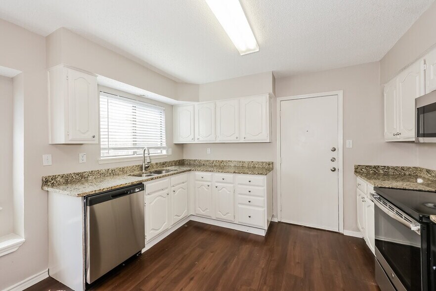 Building Photo - 423 Barton Dr