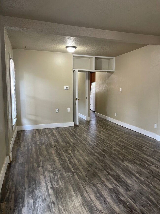 Building Photo - STUDENTS WELCOME! Cute Updated 2-Bed / 1-Bath Home 1 Mile from CSU
